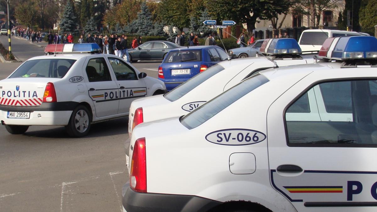 Suceava: Urmărire pe doi kilometri şi FOCURI DE ARMĂ pentru oprirea unui contrabandist de ţigări