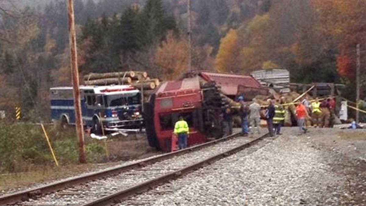 TRAGEDIE în SUA: Un mort și 60 de răniți, după ce un tren de pasageri s-a ciocnit cu un camion, în estul statului West Virginia