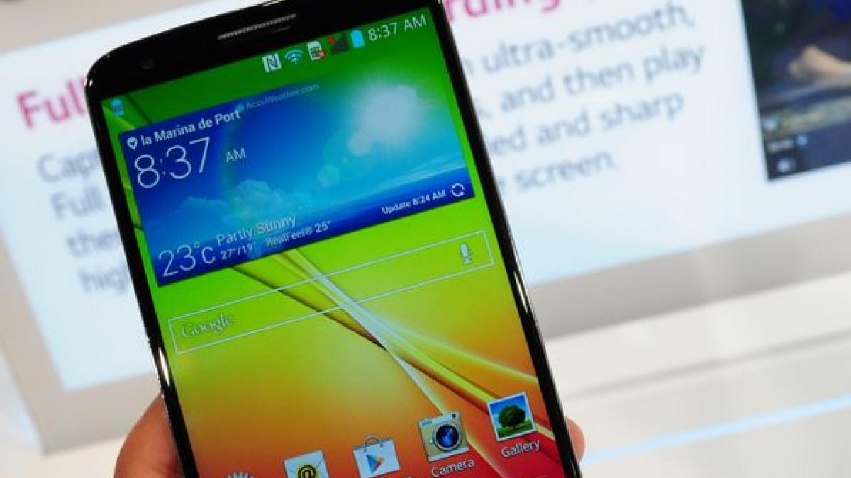  Primul smartphone cu butoane în spate, la operatorii din România