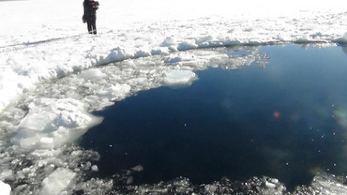 zacea ingropat adanc in namol ce au scos rusii din lacul chebarkul video