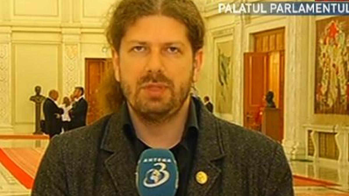 Remus Cernea nu vrea  dress-code în Parlament: Nu care cumva să se lege cineva de pletele mele!