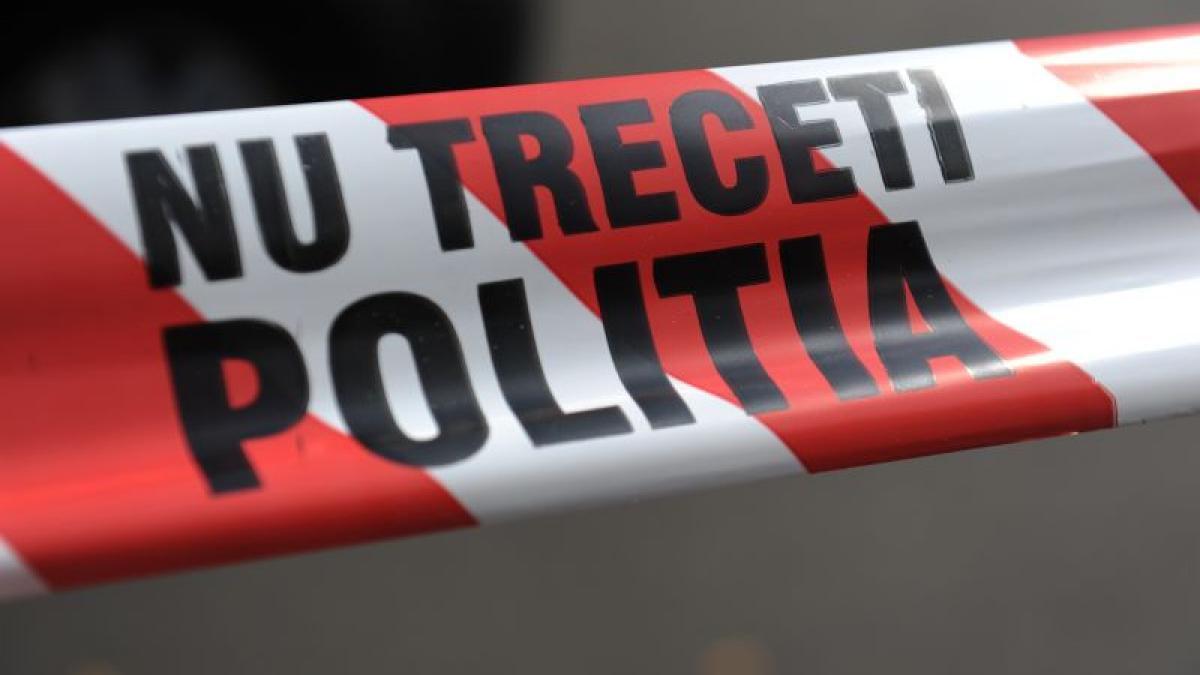 Răfuială cu FOCURI DE ARMĂ în Botoşani. Pistolarul e căutat în mai multe judeţe 