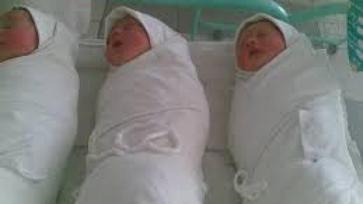 Un medic ortoped avertizează: Înfăşarea afectează dezvoltarea şoldurilor copiilor