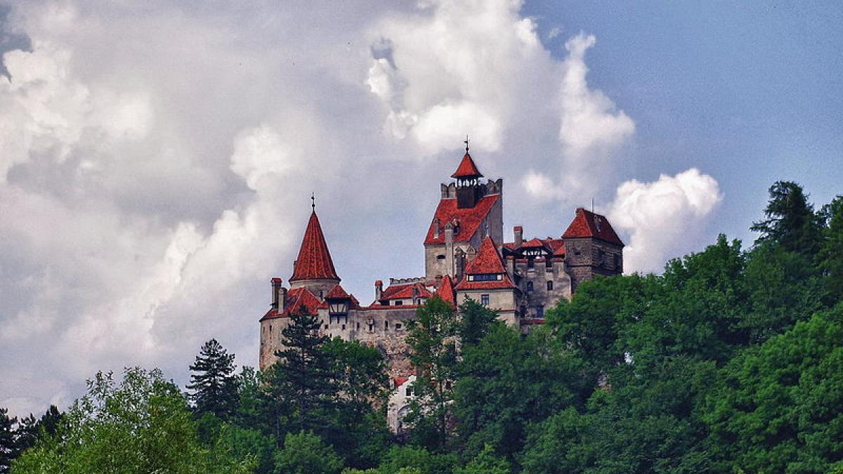 Peste 1.500 de americani şi canadieni au ajuns de Halloween în România 