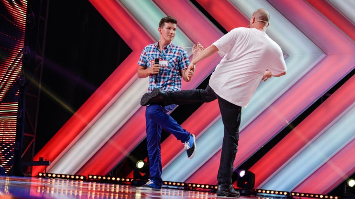  Prima scenă de violenţă la “X Factor”