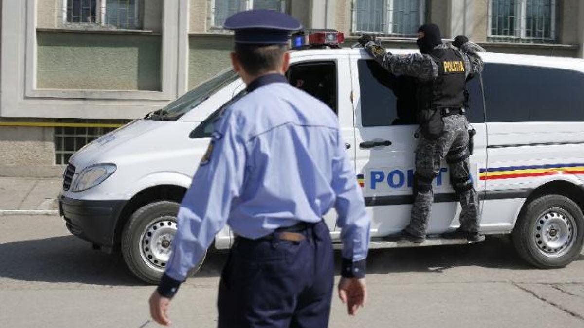 Şeful Biroului Urmăriri din Poliţia Constanţa, reţinut pentru mită