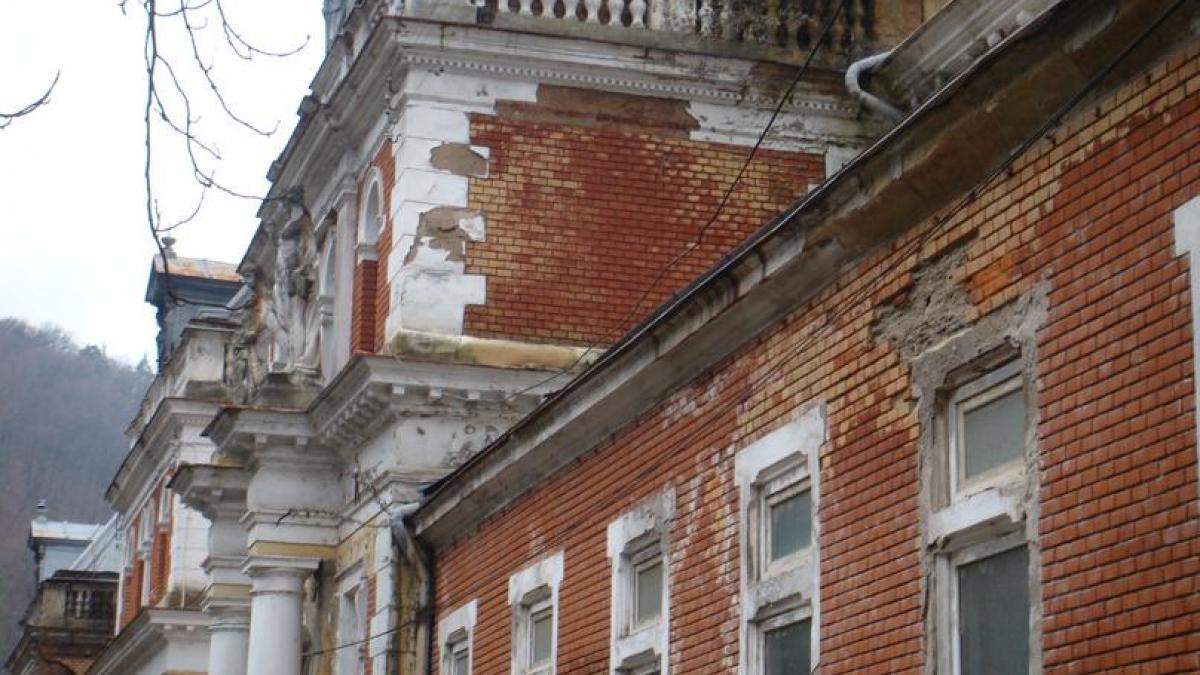 Imobilele dezafectate transferate autorităţilor locale nu vor putea fi înstrăinate timp de 3 ani 