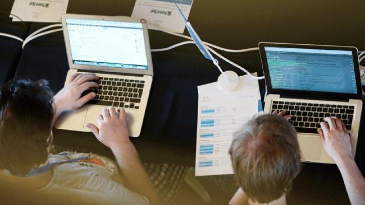 Cântarea României, defăimarea Occidentului (21). Patria şi internetul