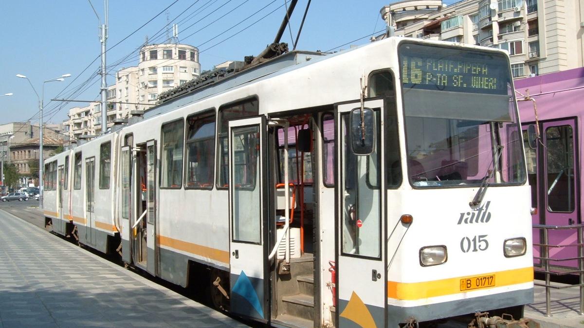 Descinderi la hoții de buzunare din Capitală. Poliţiştii, pe urmele tâlharilor care acţionau pe linia de tramvai 16