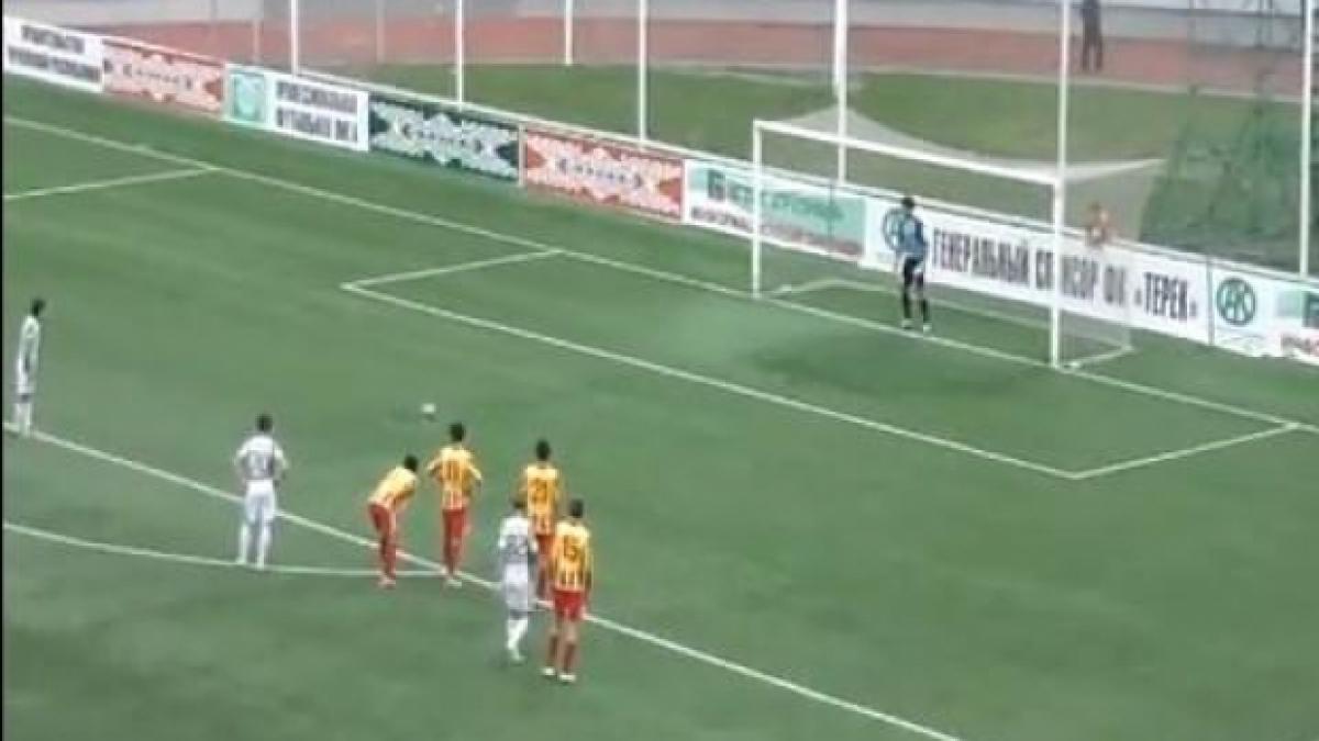 Un arbitru de o nesimţire maximă: A acordat trei penalty-uri unei echipe în doar patru minute VIDEO