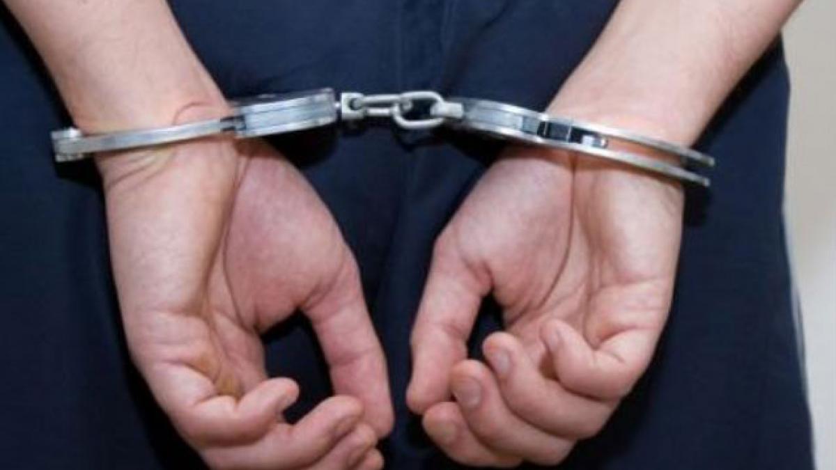 Bistriţa: Antrenor de fotbal care a făcut gesturi obscene în faţa a zece copii, reţinut de poliţişti