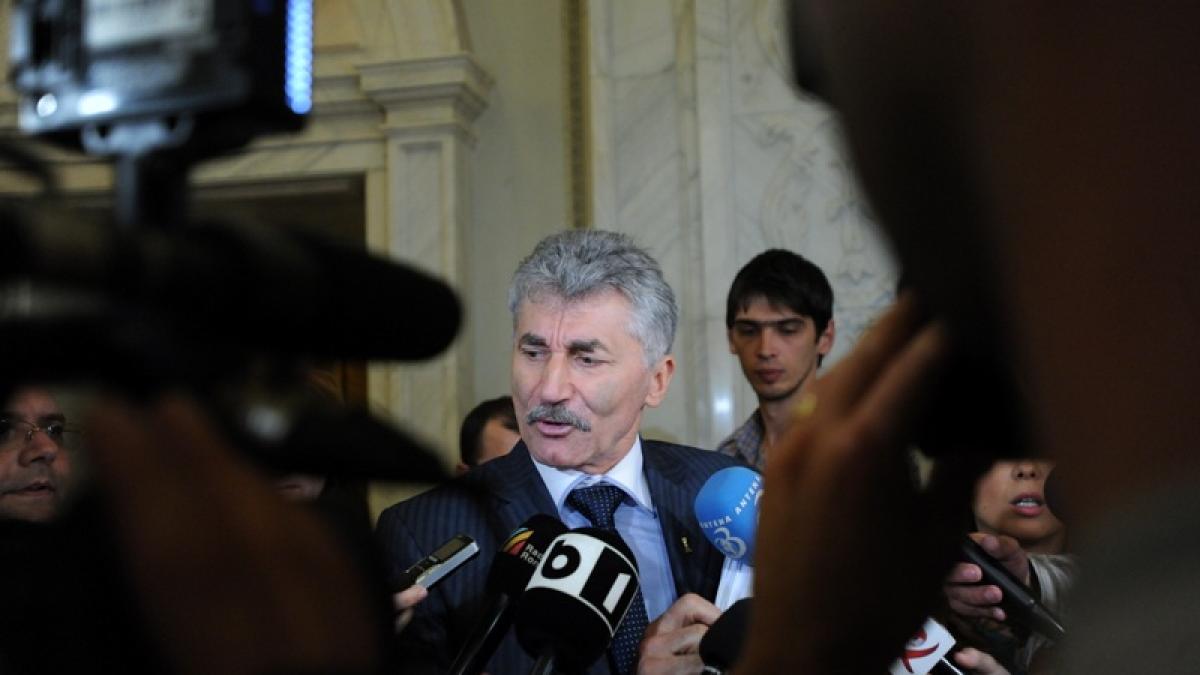 Ioan Oltean, implicat într-un accident rutier după ce și-a dus fiica la școală. Deputatul PDL a lovit mașina unei profesoare