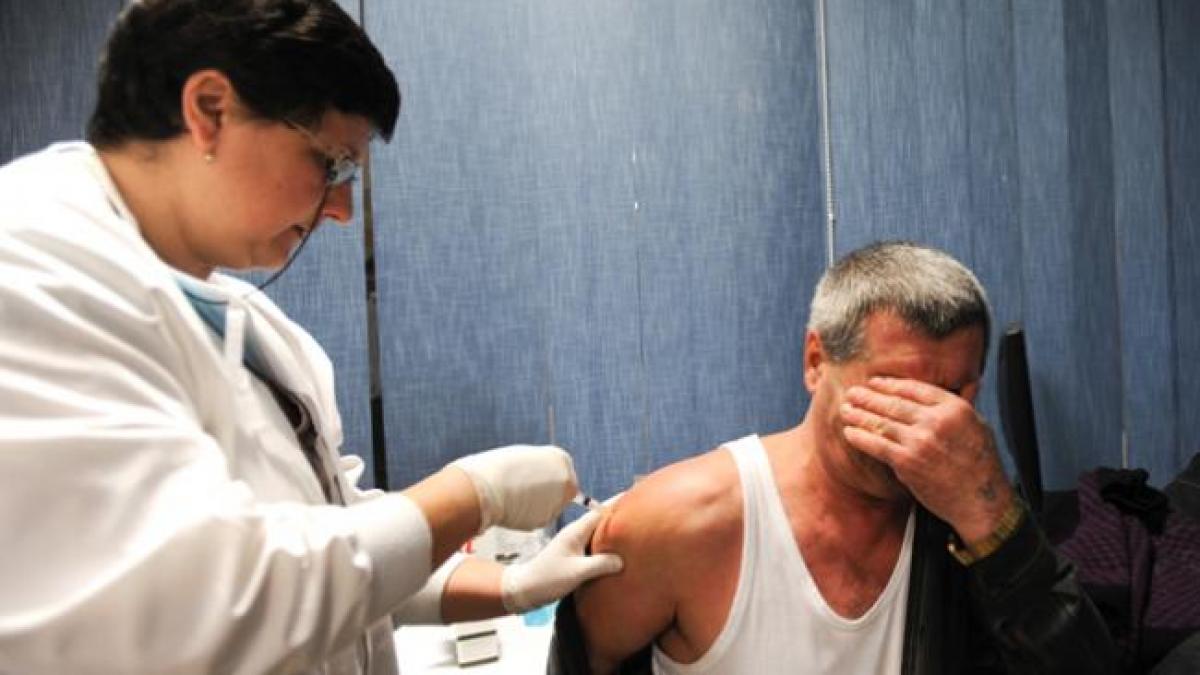 Primele 200.000 de doze de vaccin antigripal, distribuite miercuri direcţiilor de sănătate publică