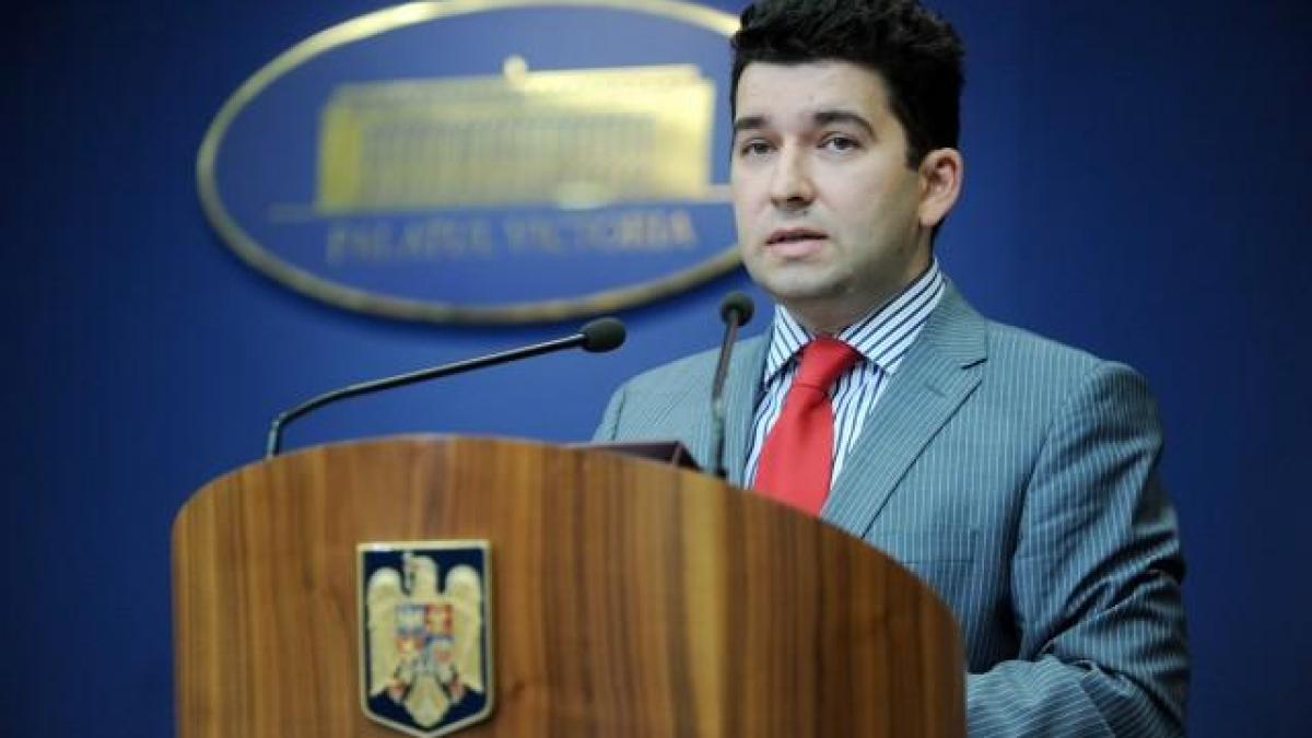 Voinea: Creşterea accizei la carburanţi, măsură pentru a evita deflaţia