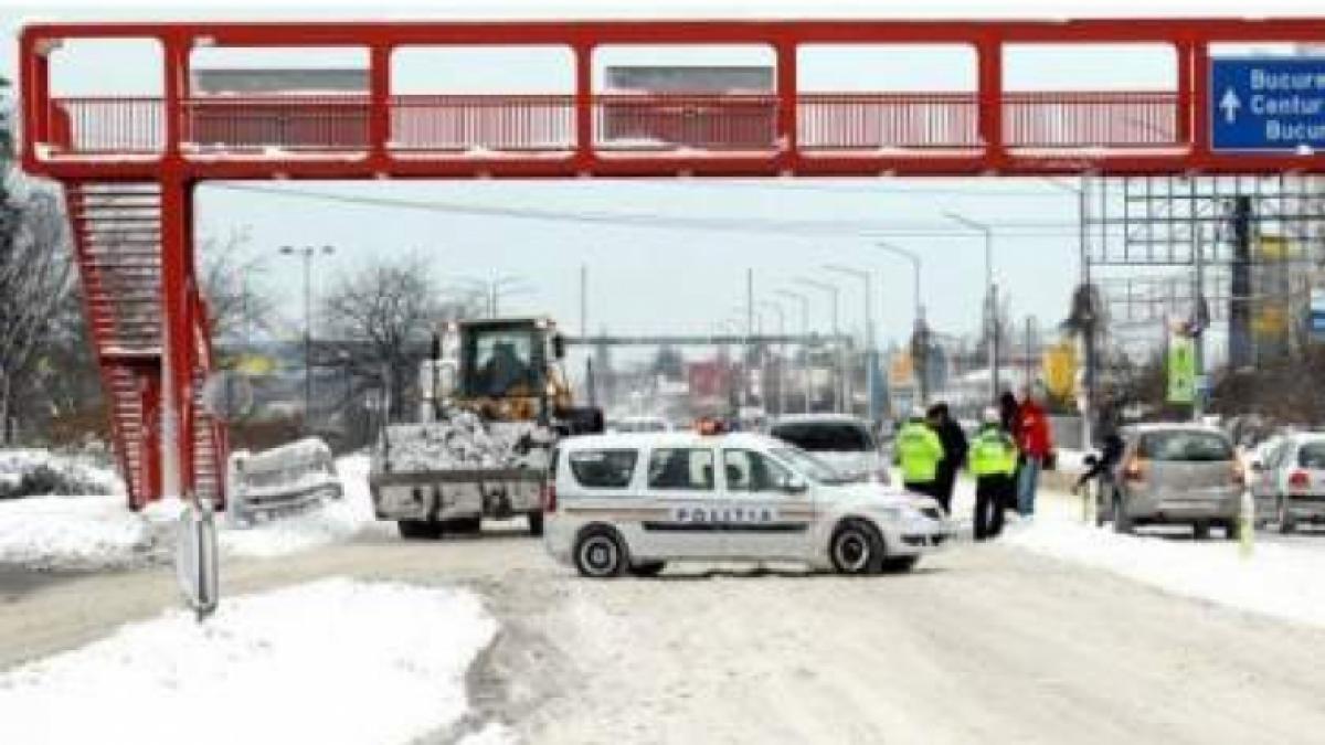 Accident grav pe DN1: O persoană a murit, după ce un autoturism a derapat şi s-a ciocnit cu un microbuz de călători 