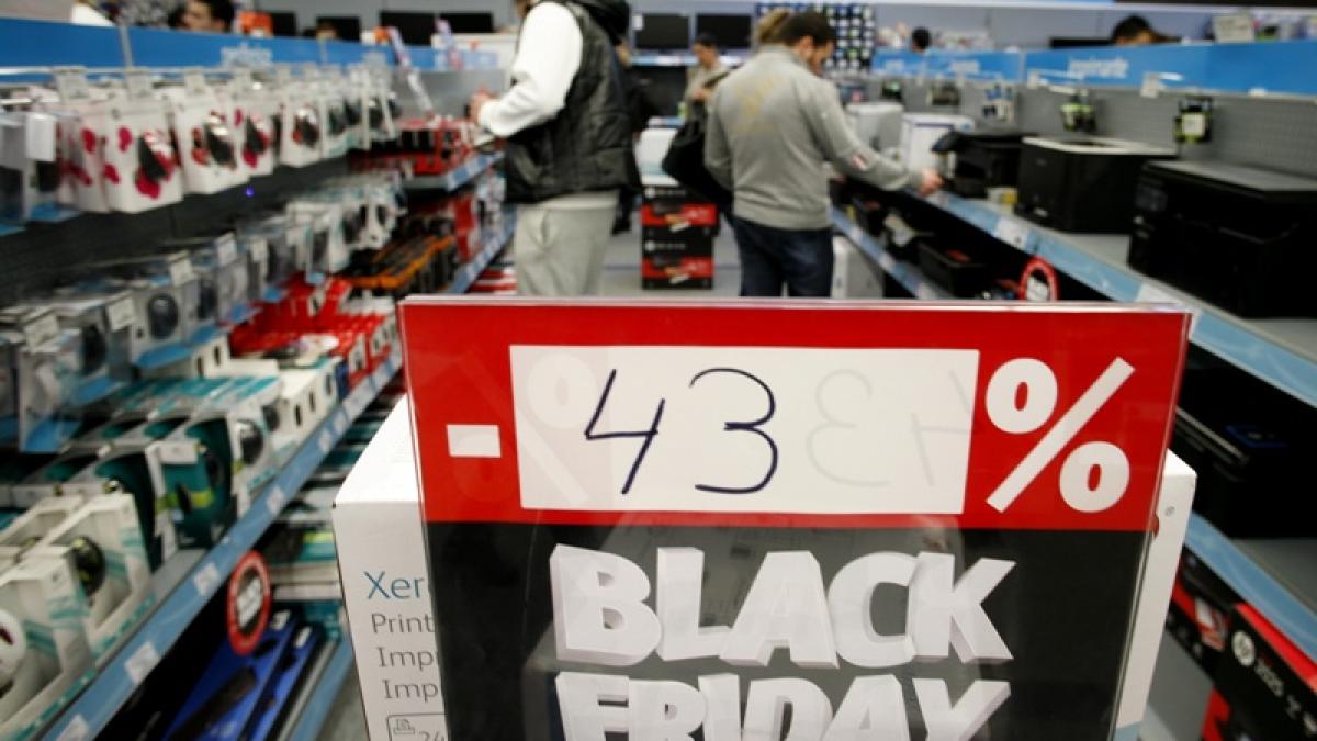BLACK FRIDAY 2013. Lista COMPLETĂ a magazinelor care fac REDUCERI în "Vinerea Neagră"
