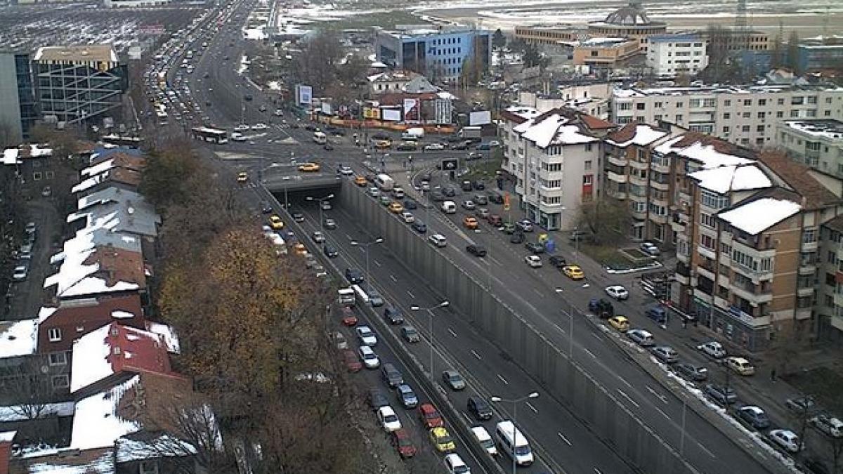 Coloană de maşini pe DN1, la intrarea în Capitală. Vezi IMAGINI LIVE pe webcam jurnalul.ro 