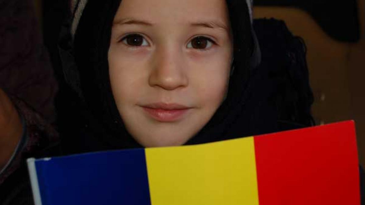 "Suntem mândri, doar e ziua României!". Sărbătoarea Marii Uniri în oraşul Micii Uniri