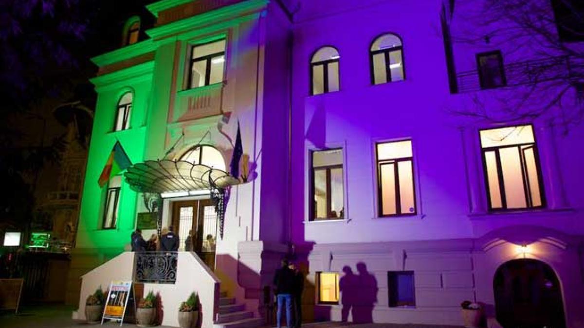 La “teatrelli”, teatru, muzică, dans
