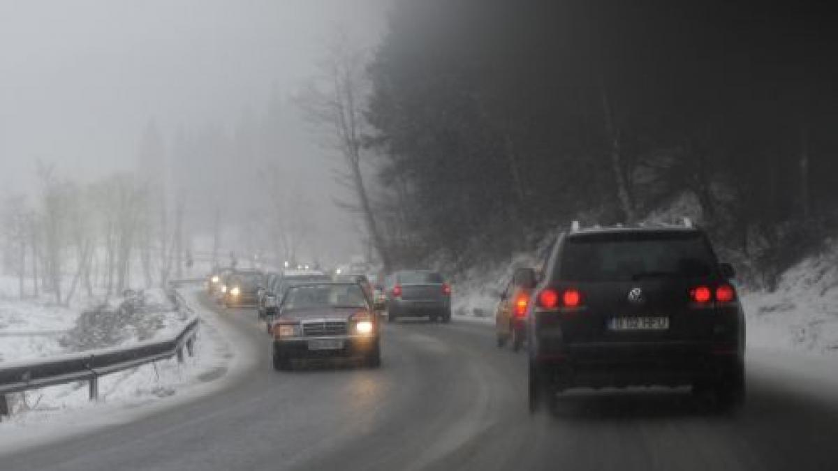 Porturile din Constanţa sunt închise, iar circulaţia rutieră se desfăşoară în condiţii de iarnă. Vezi situaţia drumurilor naţionale