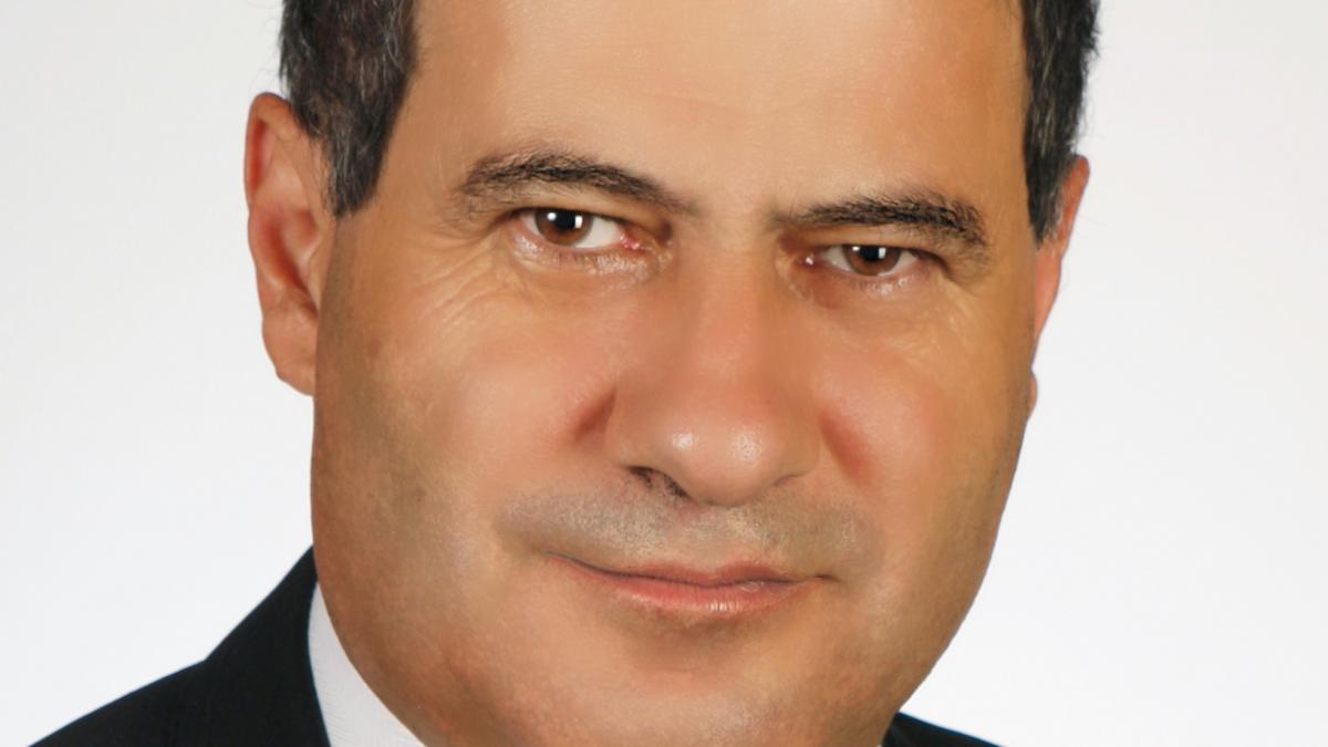 Deputat, trimis în judecată pentru că şi-a angajat fiica la propriul birou parlamentar