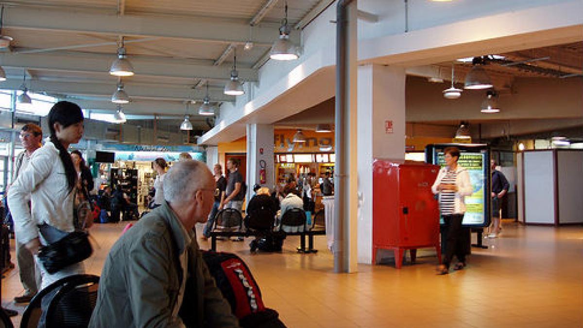 Avertisment pentru românii care călătoresc la Paris: posibilă grevă pe aeroportul Beauvais