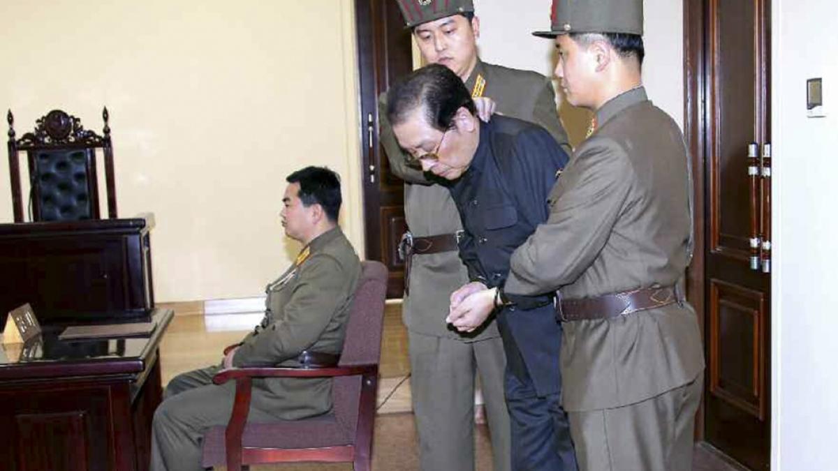 L-AU DAT LA CÂINI! Detalii ULUITOARE despre execuţia unchiului liderului nord-coreean Kim Jong-un