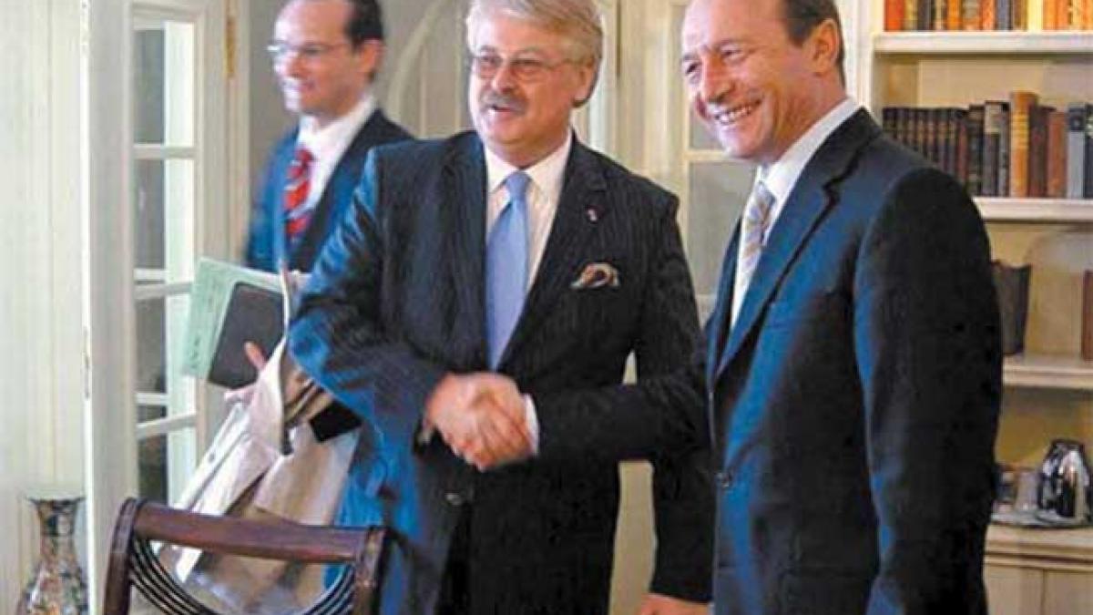 Amprentatorul de români, vocea filierei Băsescu-Macovei