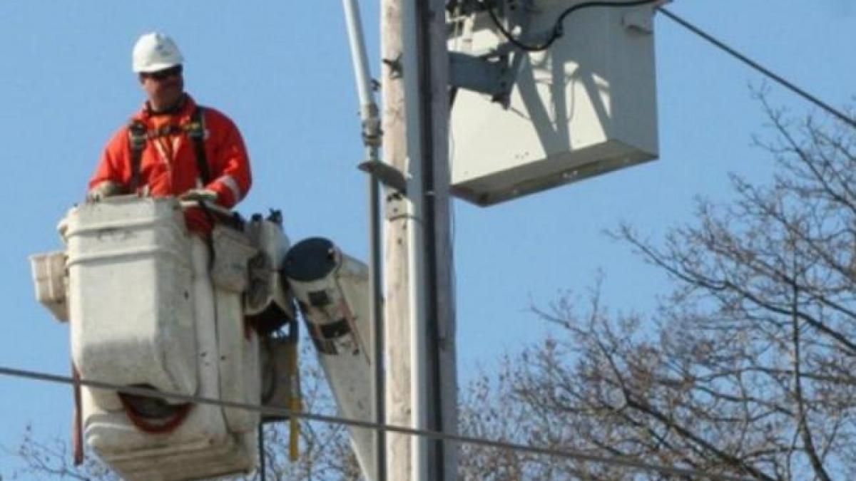 Enel întrerupe astăzi curentul electric pe mai multe străzi din București şi Ilfov. Vezi zonele cu probleme