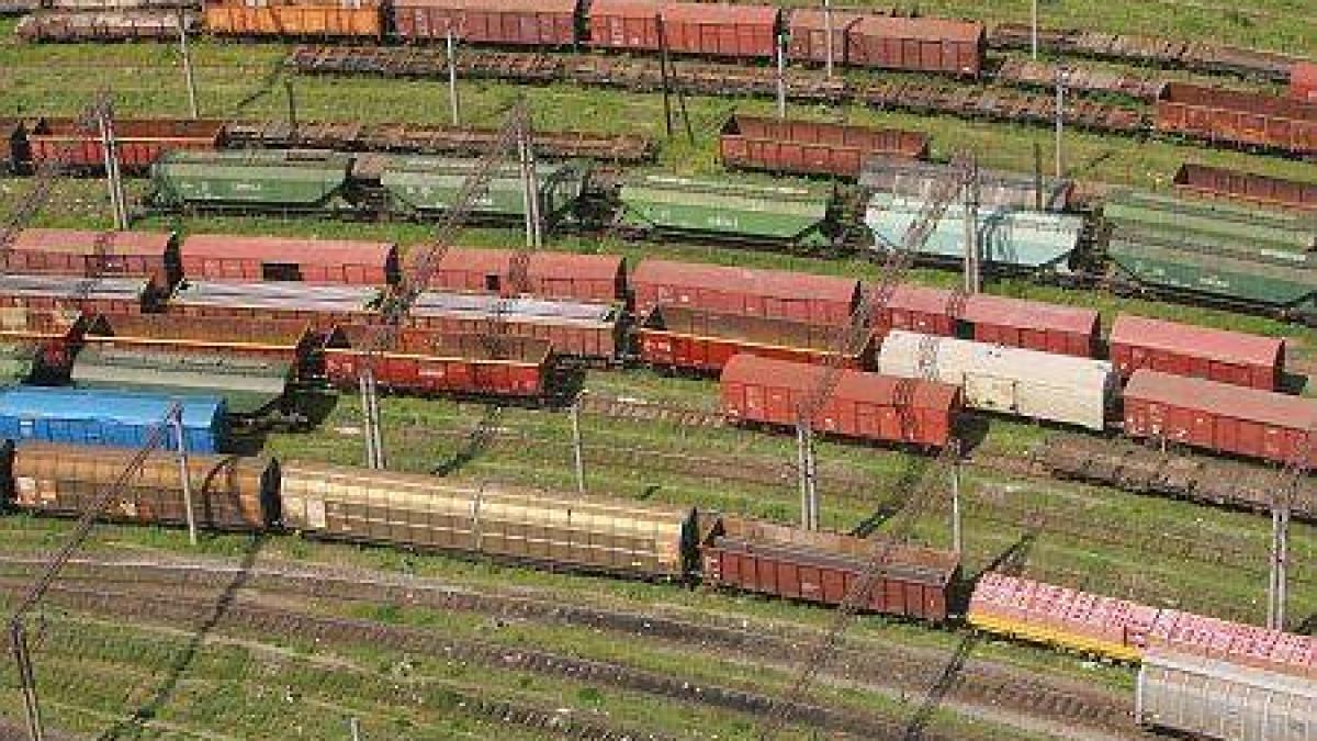 A văzut cineva 900 de vagoane? CFR nu le mai găseşte!