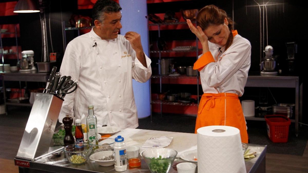 La Top Chef, semifinaliştii gătesc cu "mâinile la ochi”