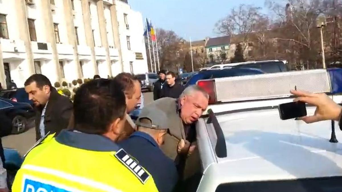Preşedintele CJ Constanţa, săltat de procurori: "M-au luat cu japca. DNA e o poliţie politică a lui Băsescu" (VIDEO)