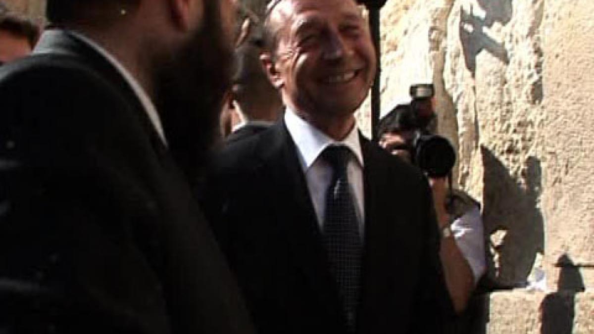 Băsescu şi-a pus o dorinţă la Zidul Plângerii: "Cea din 2009 s-a îndeplinit"