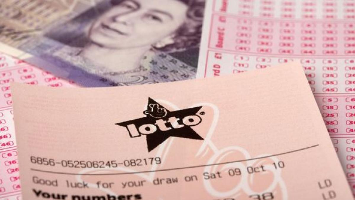 Opt potenţiali milionari, încă aşteptaţi să-şi revendice premiile de la loto