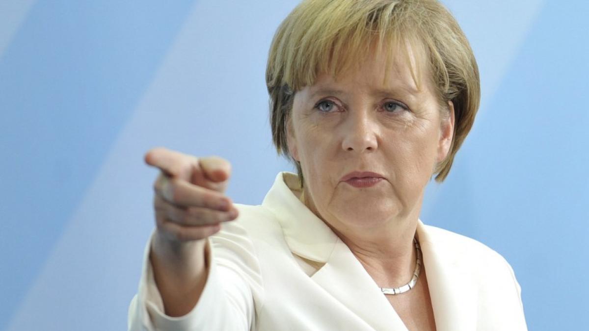 Merkel se implică în criza din Ucraina: I-a cerut lui Ianukovici retragerea legilor contra manifestanţilor 