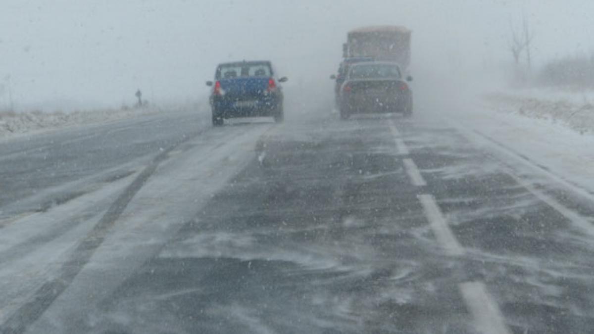 NINSORI, VISCOL și POLEI. Autoritățile au închis mai multe porțiuni de drumuri și autostrăzi. Vezi în ce zone NU SE CIRCULĂ