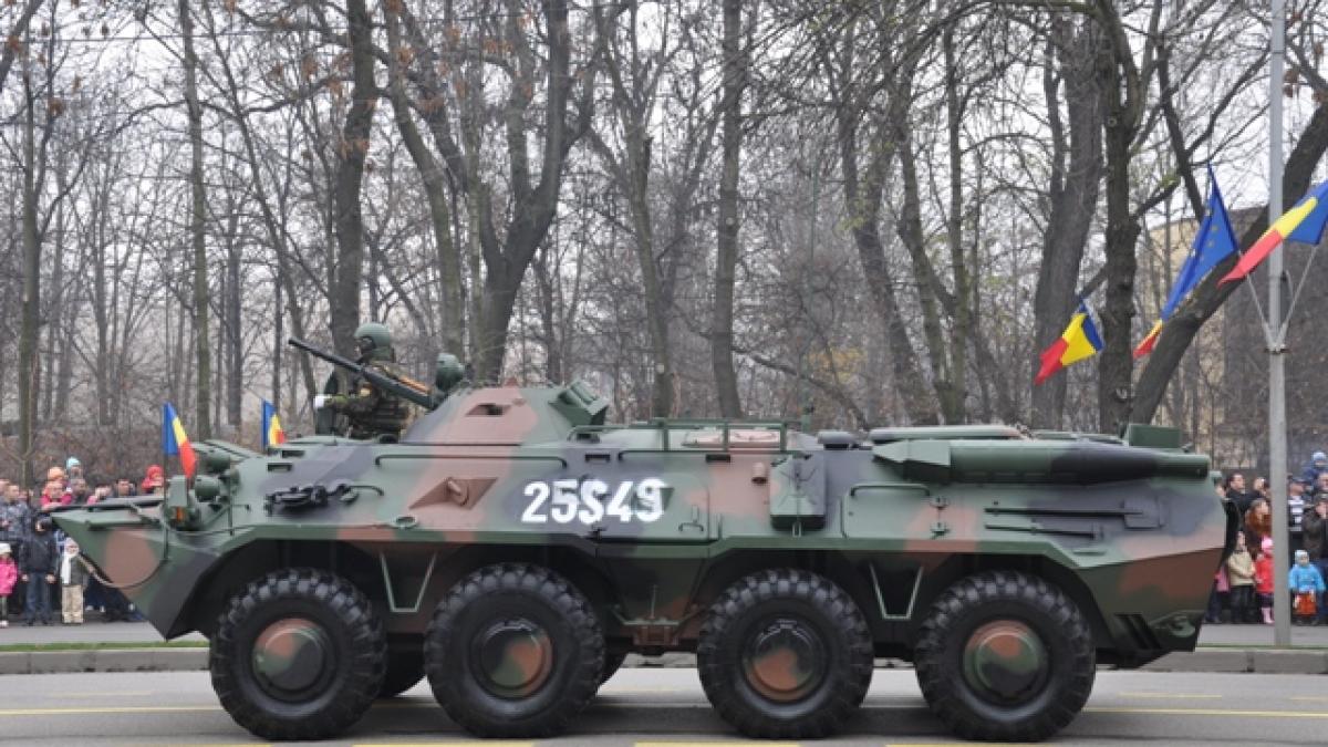 Autoamfibii blindate pe autostrada București - Pitești. Armata a intervenit pentru deszăpezirea drumului