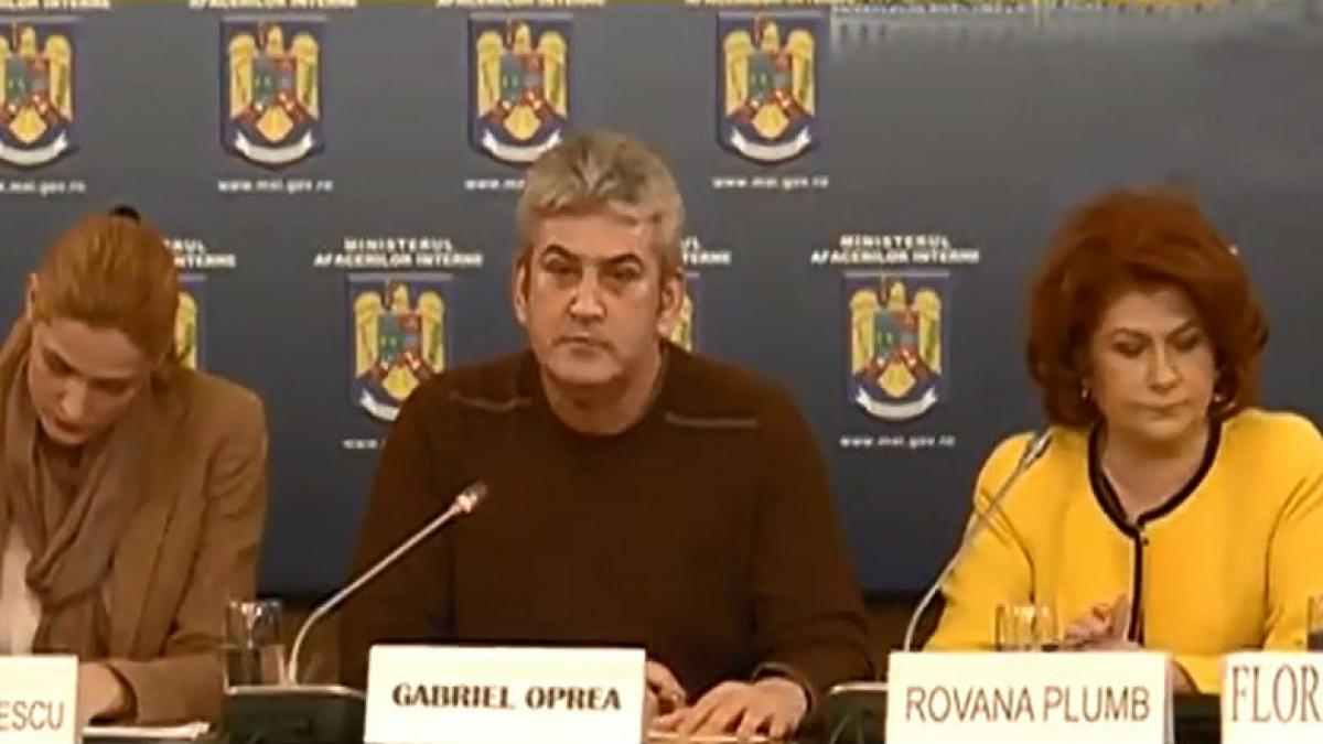 Autoritățile, în ALERTĂ MAXIMĂ. Gabriel Oprea: Localități IZOLATE, zeci de mașini BLOCATE în trafic, trenuri ANULATE