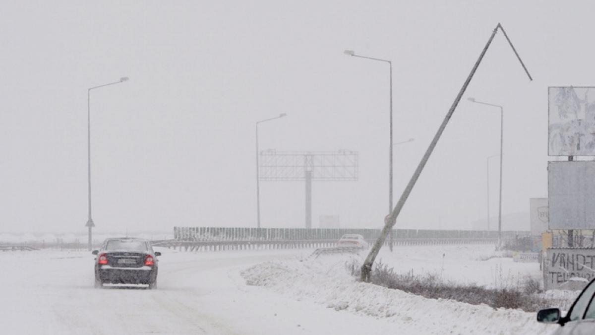 TRAFIC ÎNCHIS pe autostrăzile A1, A2 și A3, din cauza zăpezii și a viscolului. Vezi situația ACTUALIZATĂ a drumurilor din România