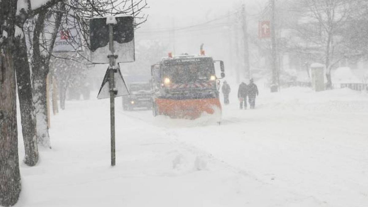 Cursurile şcolare sunt suspendate, marţi, în Bucureşti şi în 12 judeţe. Iată lista şcolilor care vor fi închise