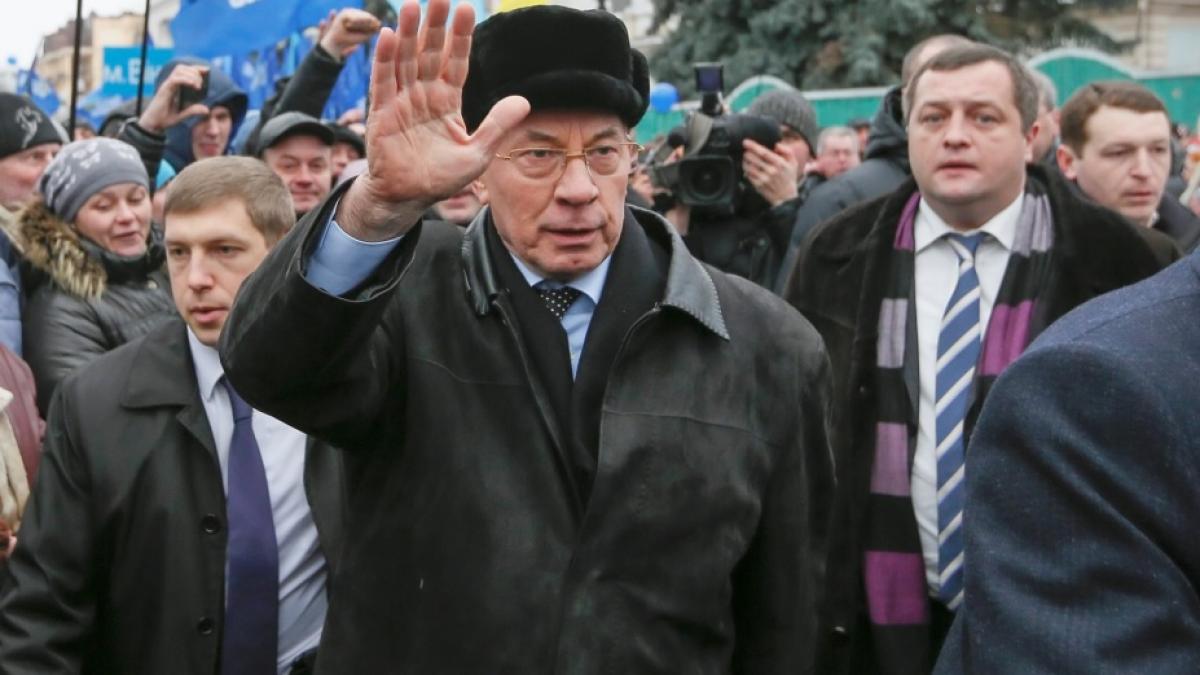 Guvernul Ucrainei a căzut. Preşedintele Ianukovici a acceptat demisia premierului. Rada Supremă a abolit legile anticonstituţionale împotriva manifestanţilor, mii de oameni continuă protestele la Kiev