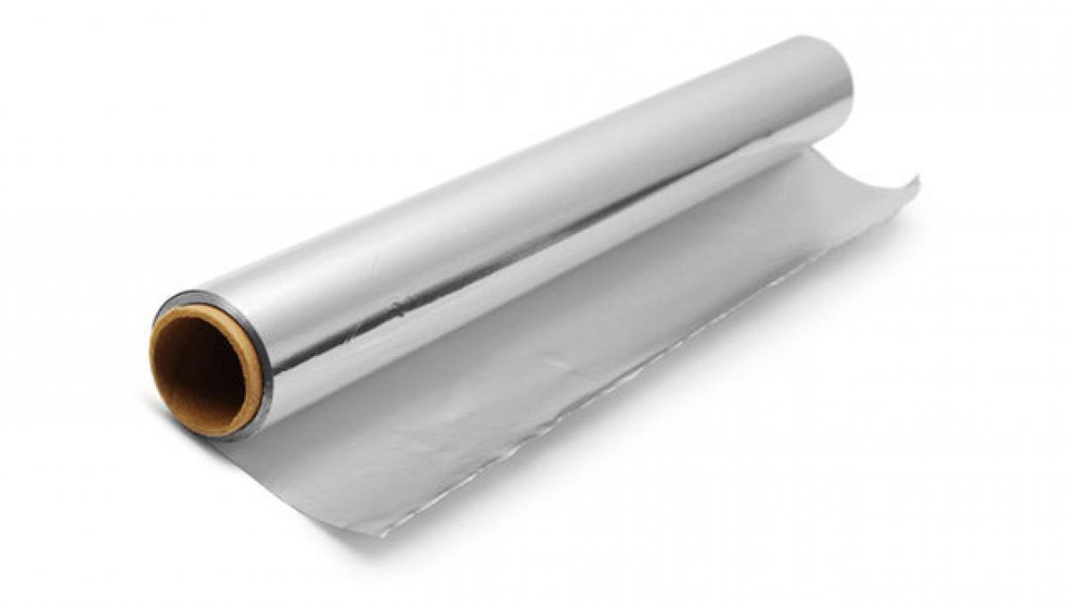 Cum se folosesc românii de o folie de aluminiu pentru a fura mii de euro