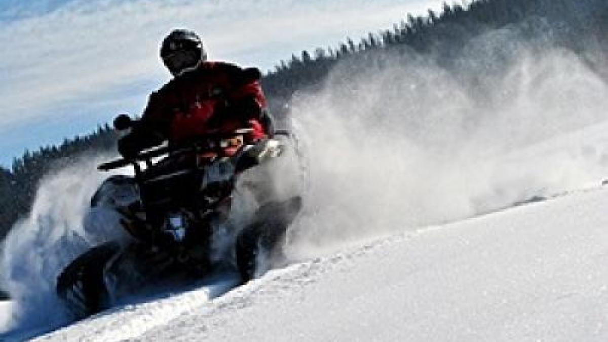 Bolnavi din Botoşani, aduşi cu ATV-ul la ambulanţă