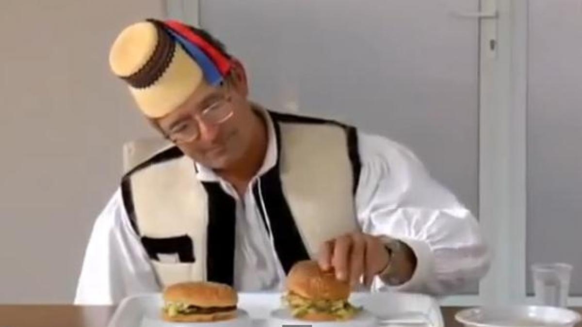 Americanii fac experimente pe români: Cum  reacţionează "sălbaticii" când mănâncă primul hamburger din viaţa lor (VIDEO)