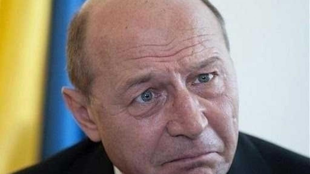 Băsescu, către românii din Turcia: Dacă vă pot ajuta cu ceva, o fac, dacă nu, facem poze