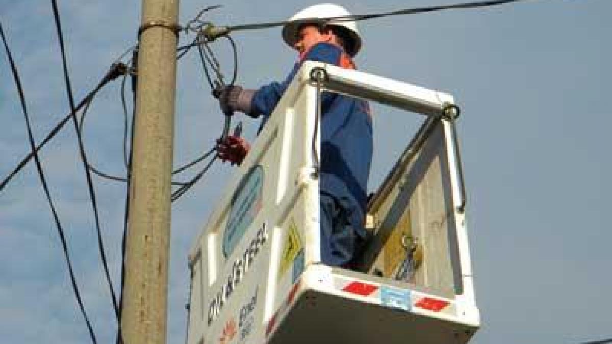 Enel întrerupe curentul electric pe mai multe străzi din Capitală şi din Ilfov. Ce zone sunt afectate