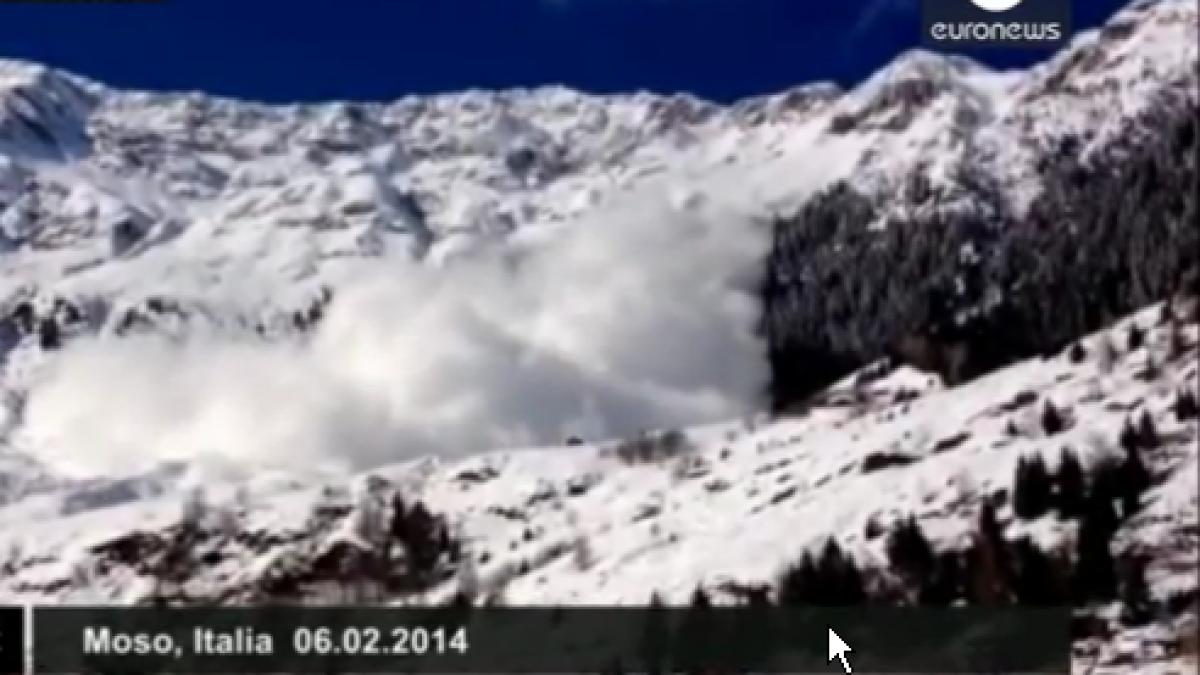 Imagini INCREDIBILE: o avalanşă a fost la un pas să "măture" un sat din Alpi (VIDEO)