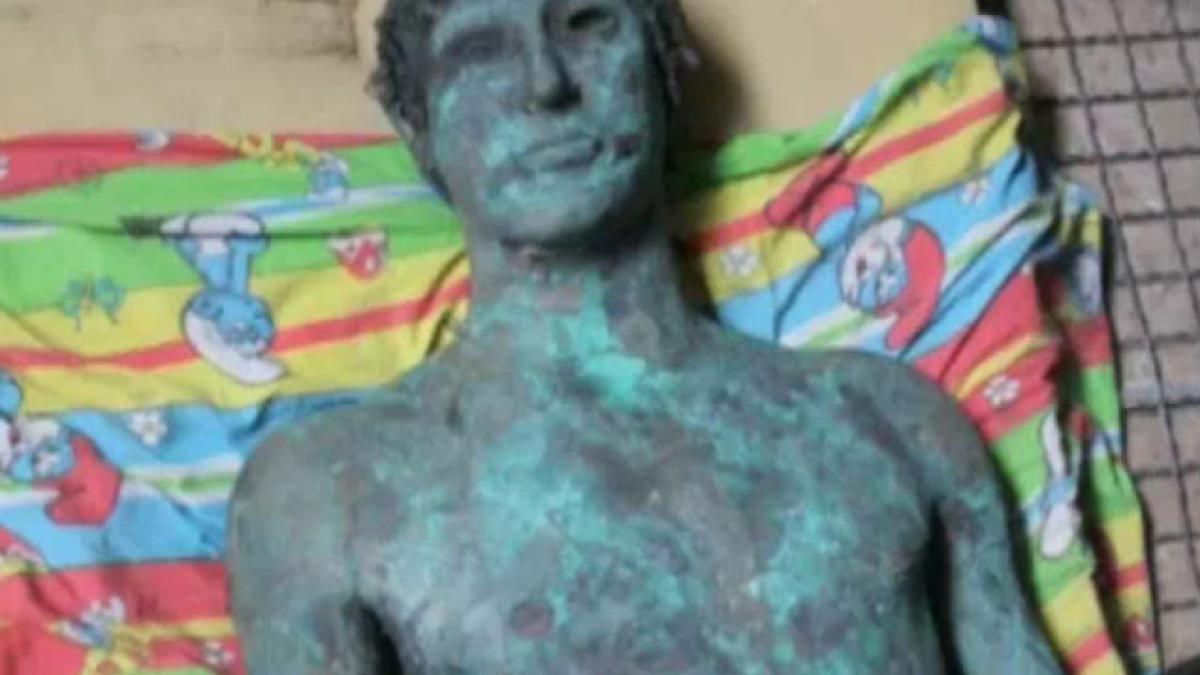 Statuie a lui Apollo, veche de peste 2.000 de ani, găsită de un pescar din Fâşia Gaza, confiscată de Hamas