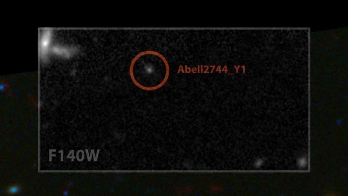 telescop orbital hubble galaxie descoperire abell 2744 y1