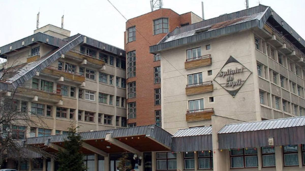 Colegiul Medicilor a deschis o anchetă în cazul unui ortoped acuzat că a operat un copil la piciorul sănătos